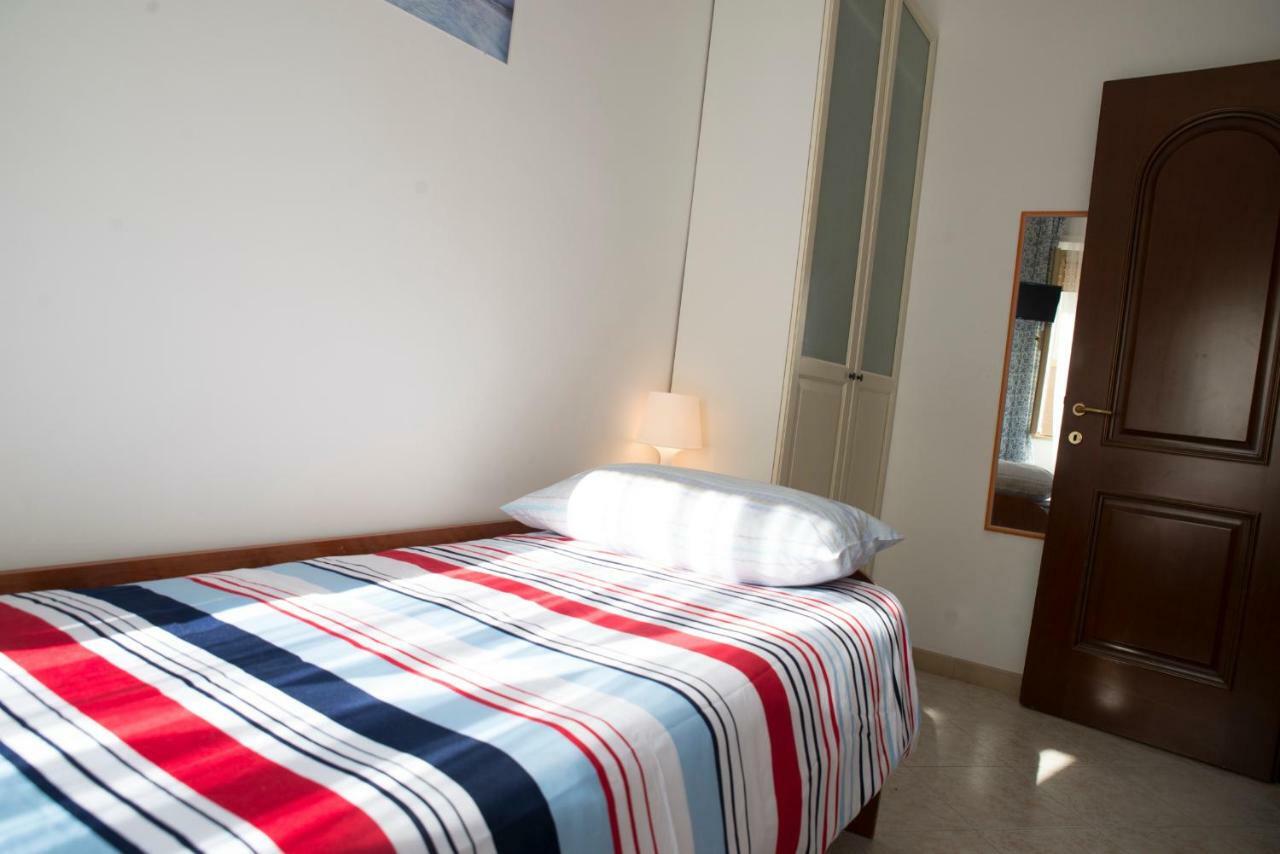 B&B Calypso Ostia Buitenkant foto